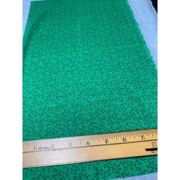 Green Fabric Fat Quarter 18x22 Inches Black Vine Pattern Cotton Material Quiltin - Picture 2 of 6